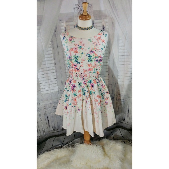 LC Lauren Conrad Dresses & Skirts - LC White Floral Fit & Flare Dress